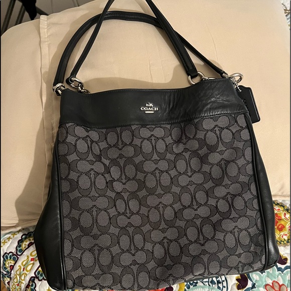 Coach Handbags - Coach hand bag (shoulder)